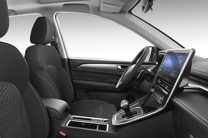 Черная отделка салона